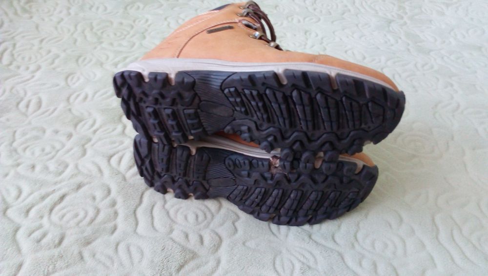 Трекинговые ботинки р39.