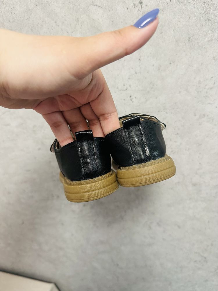 Святкові туфельки на дитину