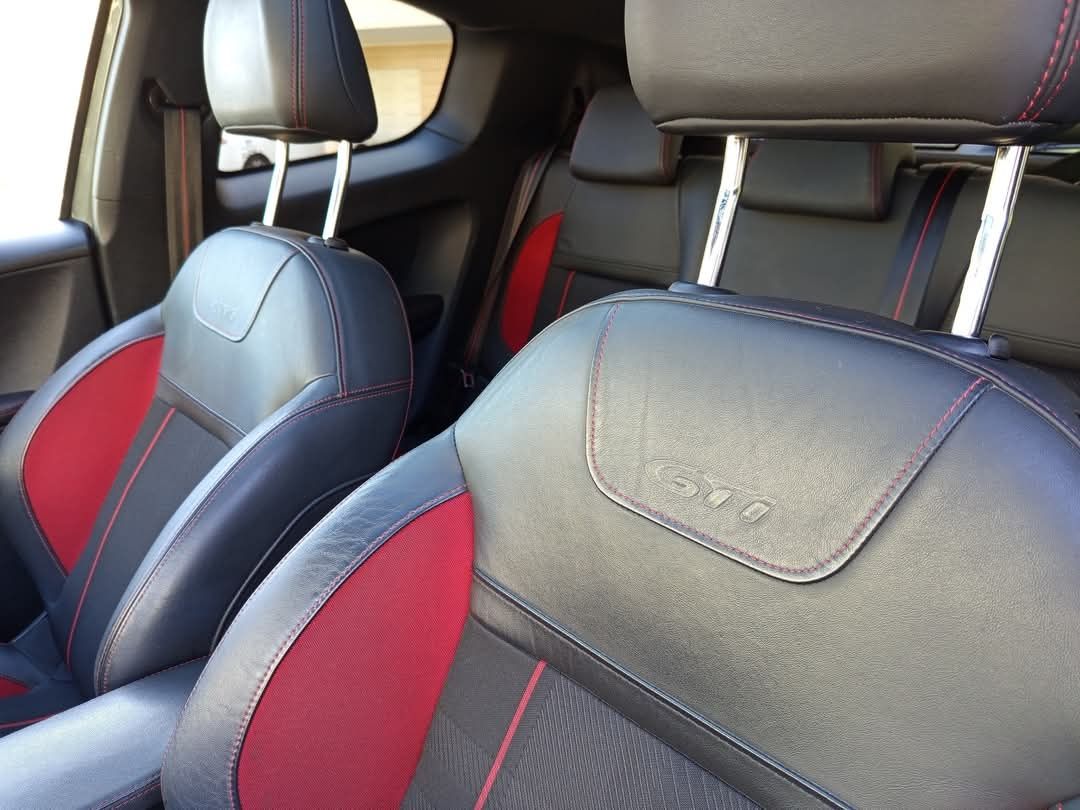 Peugeot 208Gti 1.6 200Cv em bom estado geral