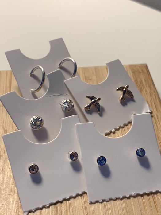 Brincos Simples Prateados e Dourados Nunca Usados