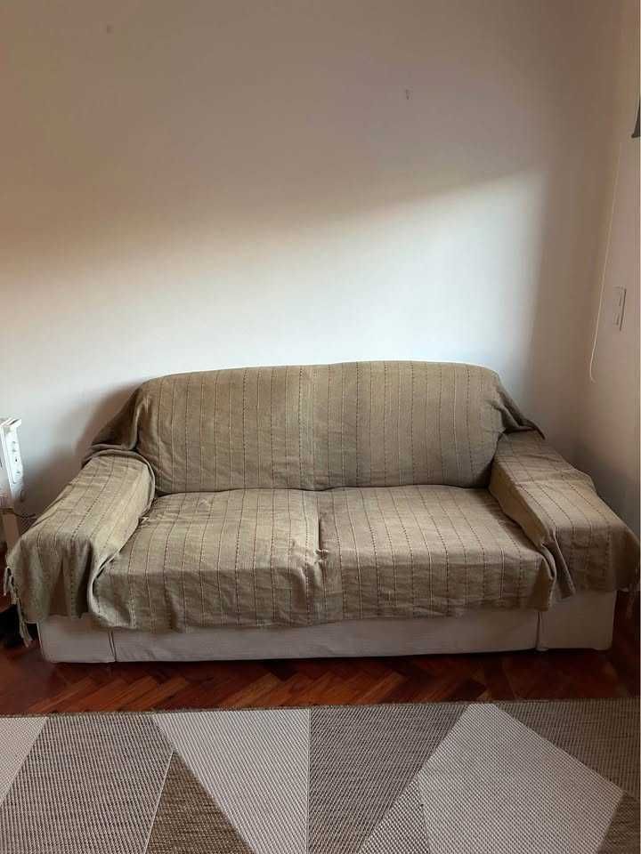 Sofá bege 3 lugares