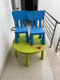 Conjunto mesa e cadeiras