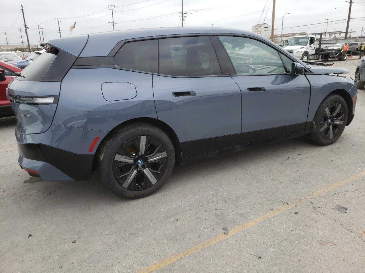 BMW iX I20 Двері / перед / зад / голі / в зборі / в колір / запчастини