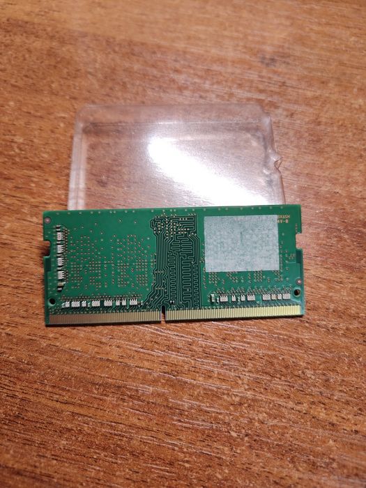 Продам оперативну пам'ять Samsung ddr4, 4 GB 3200MHh в робочому стані