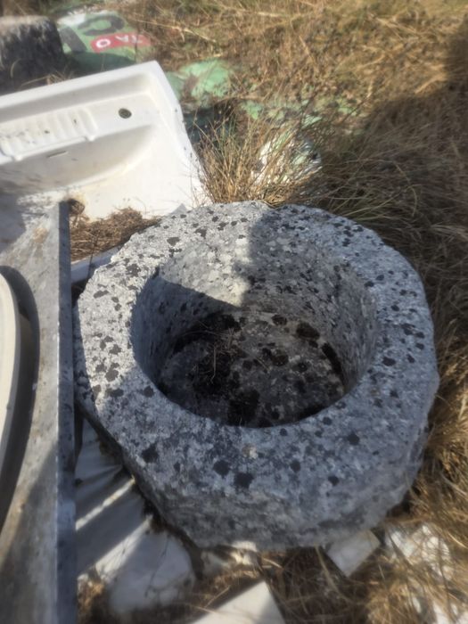Pias rusticas e caleiras 85 euros .