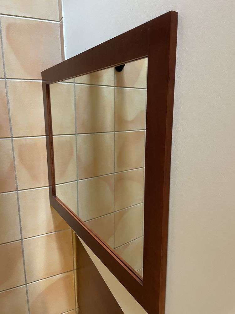 Espelho com bordo em madeira maciça
