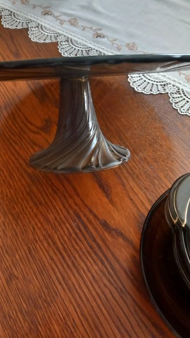 Naczynia z ciemnego szkła Duralex