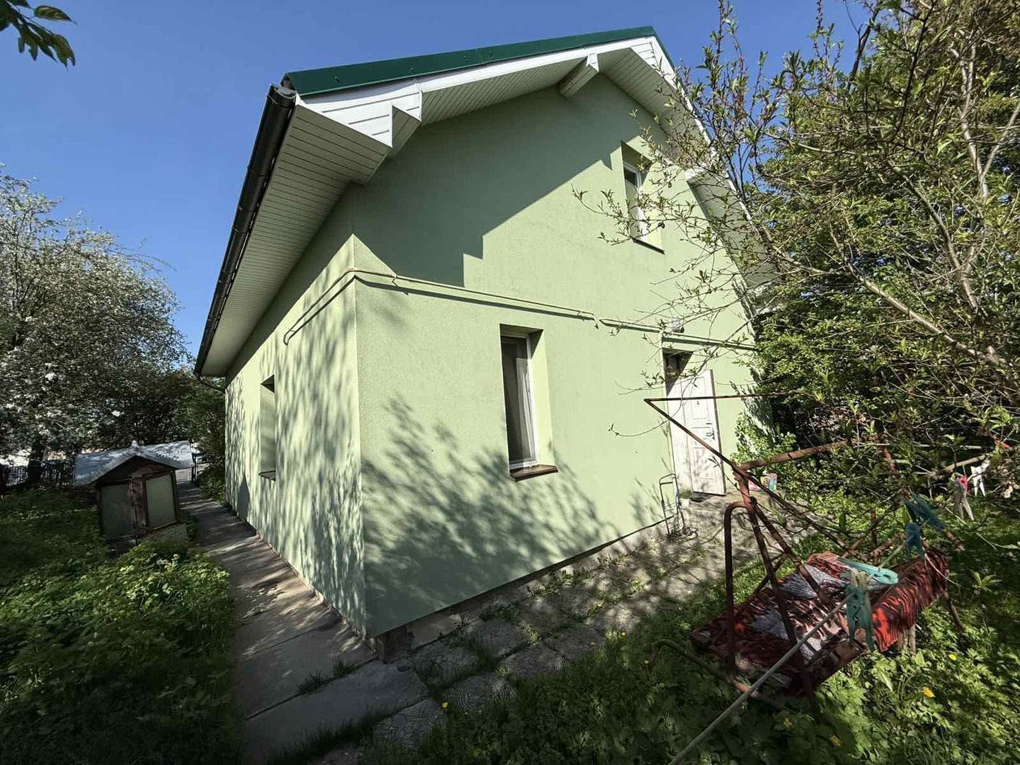 Вигідна пропозиція-цегляний будинок з ділянкою біля центру.