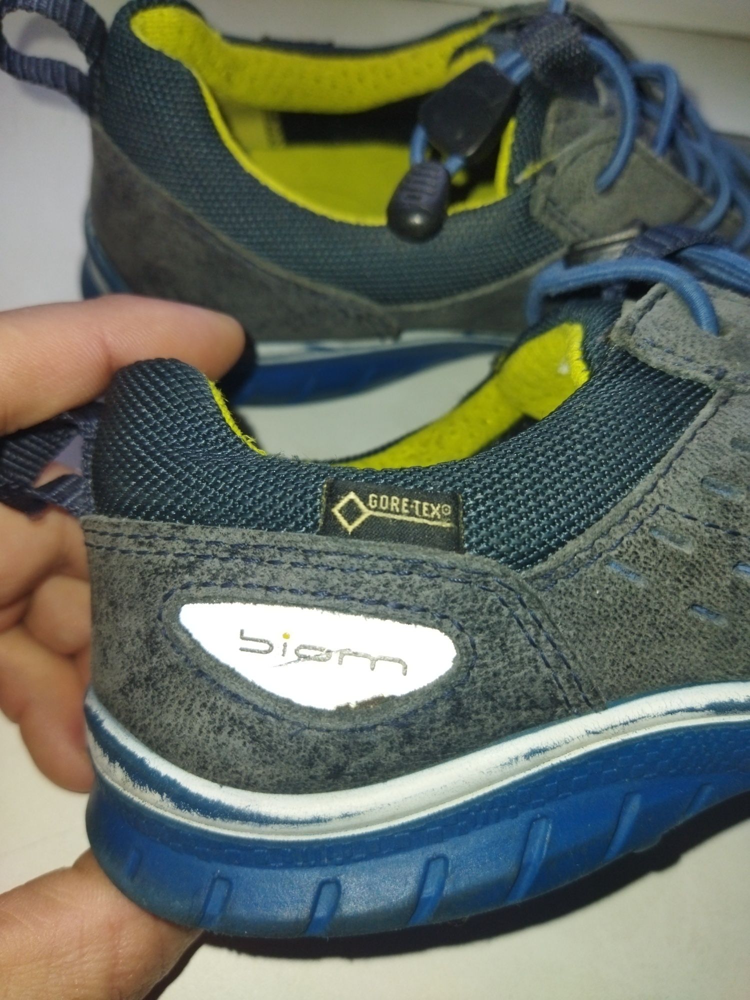 Продам красовки Gore-tex,39 размер