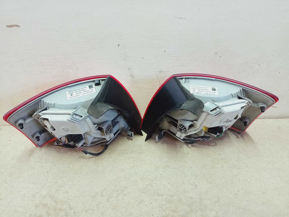 Audi A4 B7 kombi lampa tył tylna prawa lewa oryginał wkład