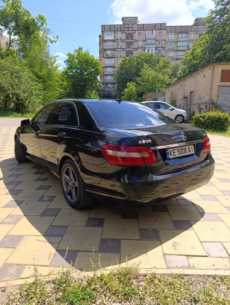 Продам мерседес w212 e200