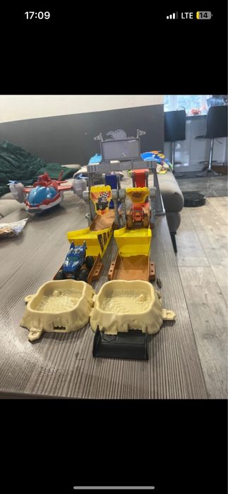 Tor blaze mega maszyny wyścig w błocie fisher price