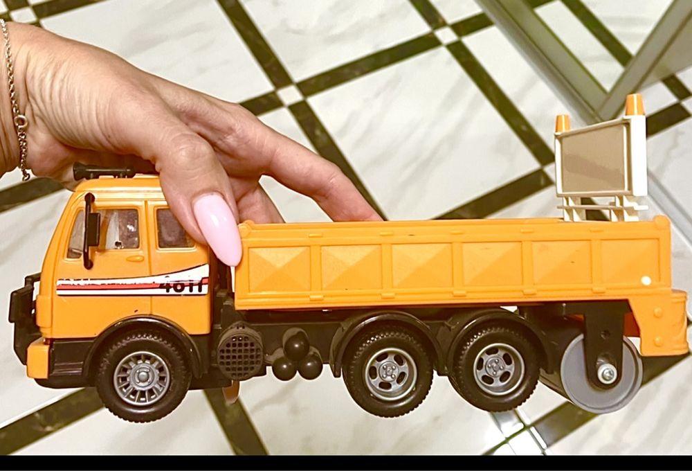 Продам наборы, игрушечное оружие, машины!