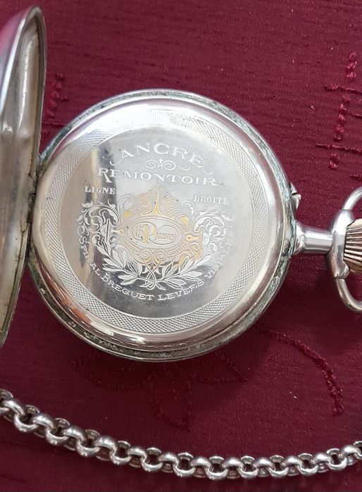 Серебряни Швейцарские часы ancre 15 rubis
Часы на уверенном ходу.Есл
