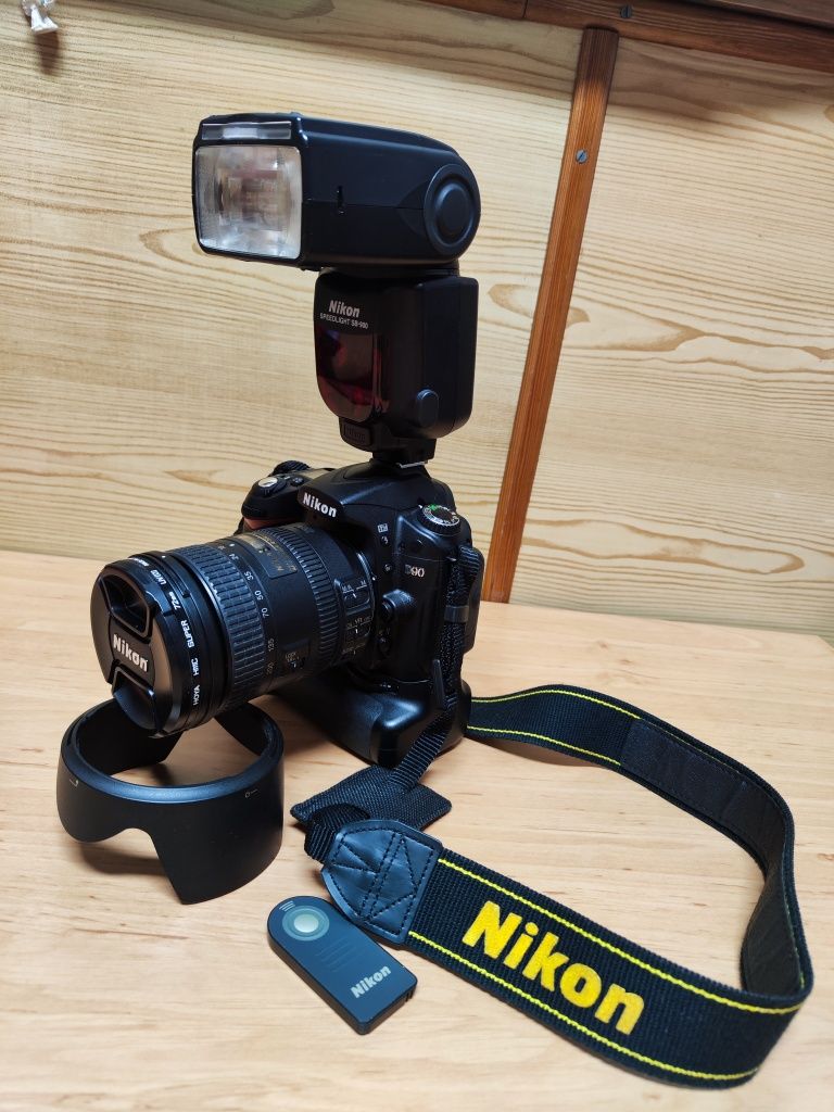 Nikon D90, obiektyw, lampa, grip, statyw, akcesoria