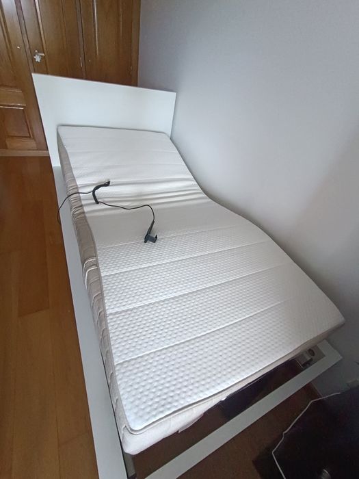 Cama geriátrica articulada ( estrado e colchão incluídos)
