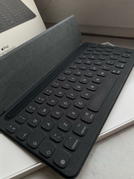 Zestaw iPad + Apple pencil + Smart keyboard + etui