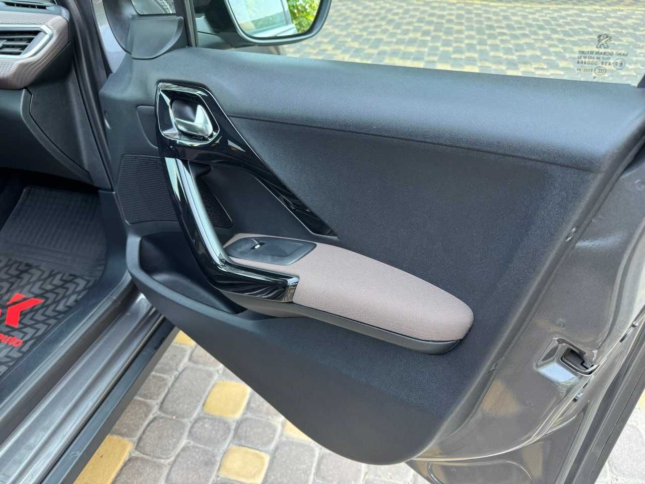 Продам  Peugeot 2008 2016. Можна в розстрочку, під викуп.