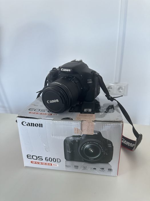 Продам фотоапарат  Canon 600d+обʼєктив 18-55