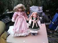 2 bonecas antigas com suporte