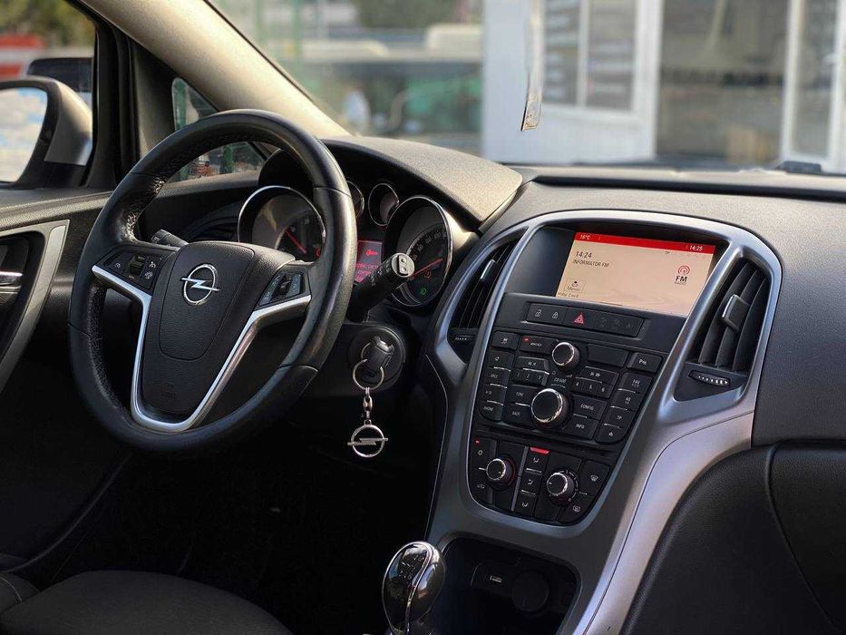 Продам Opel Astra 2015 1.6 Дизель , обслужена.