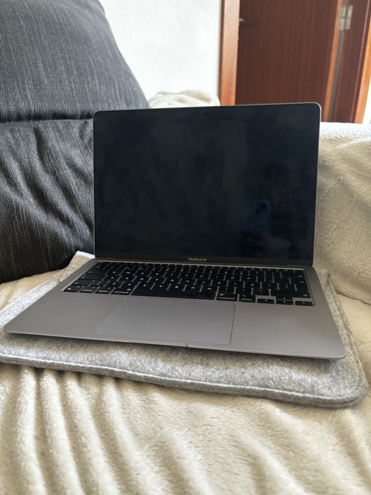 Macbook Air 13” | 2020 | M1 | 16GB | 256GB SSD | GPU 7-Core | Cinzento