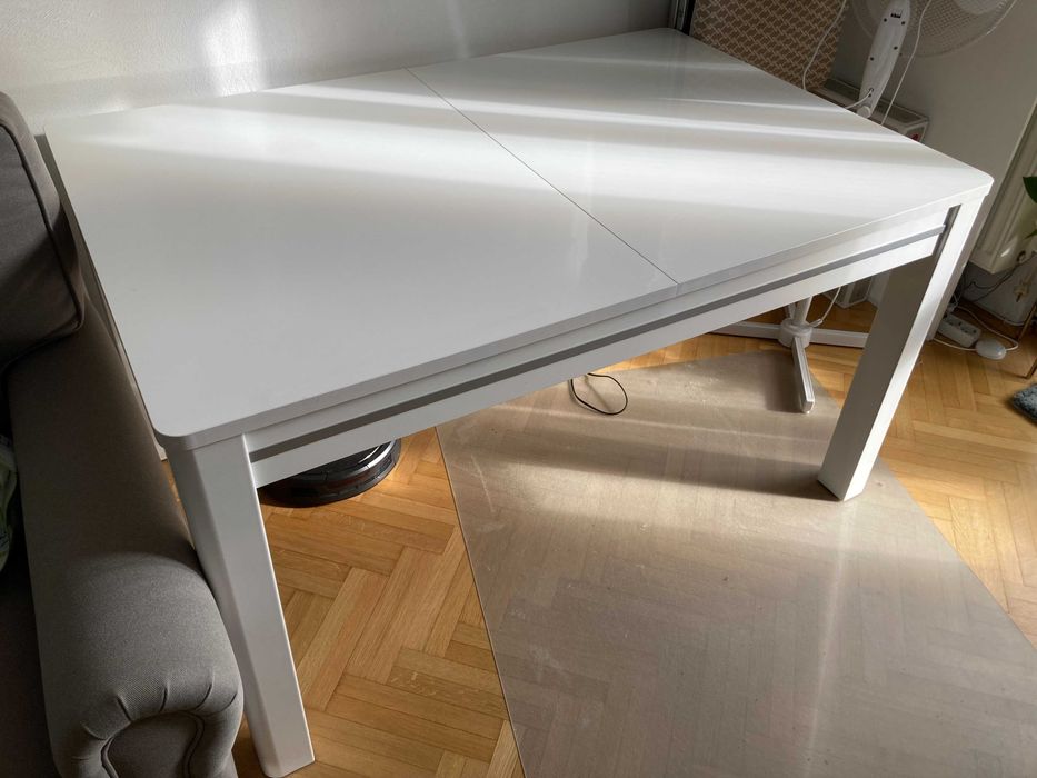 sprzedam stół w bardzo dobrym stanie