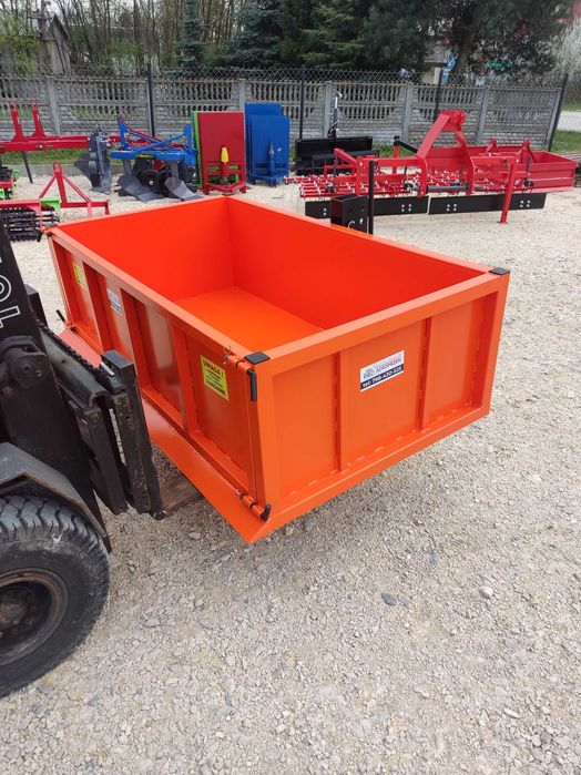 skrzynia transportowa do traktora do przewozu materiałów
