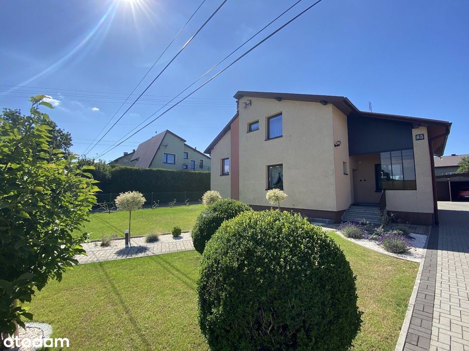 Przestronny dom z garażem i ogrodem w spokojnej okolicy (Wręczyca)