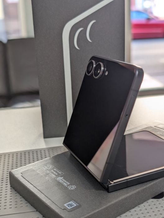 Samsung Galaxy Z Flip 7 – 256 GB/ jak nowy/gwarancja