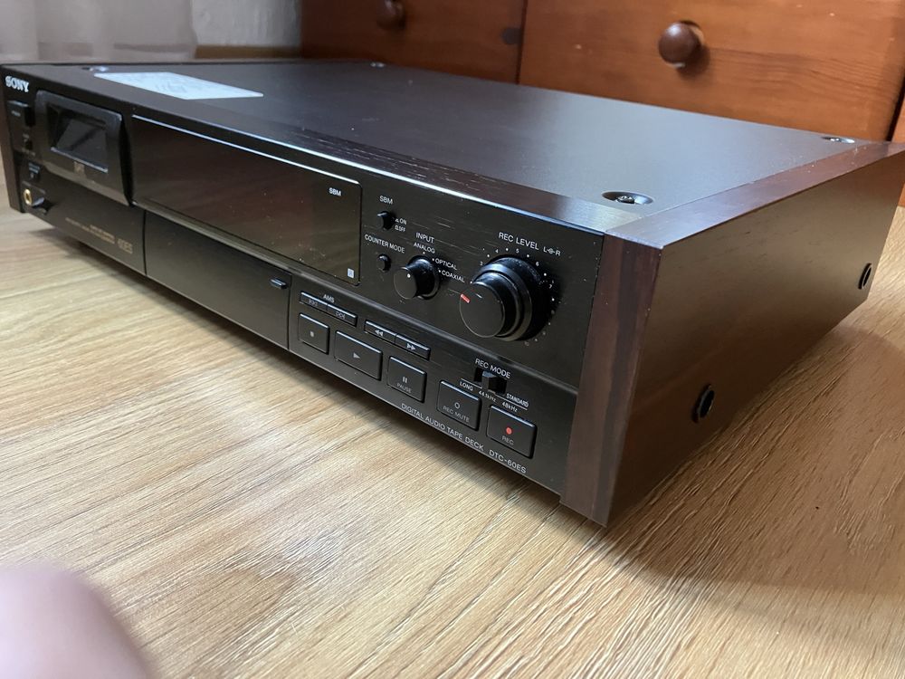 Magnetofon DAT Sony DTC-60ES, komplet dla kolekcjonera, jak nowy!