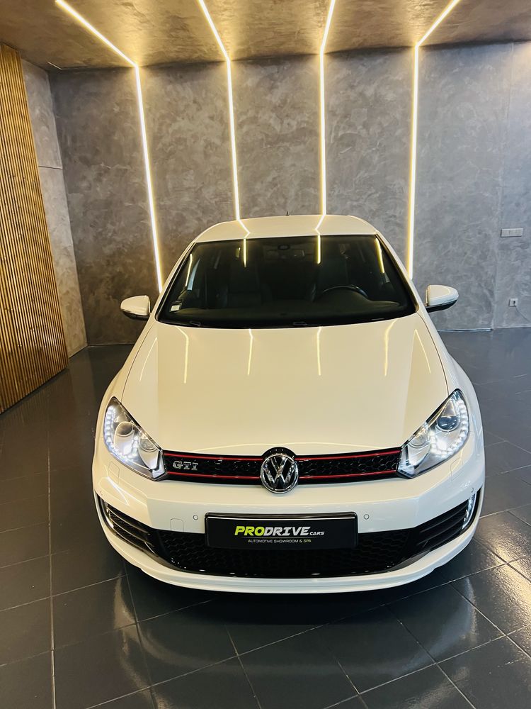 Volkswagen Golf VI GTi DSG 210cv - Branco pérola / Rotor 19”