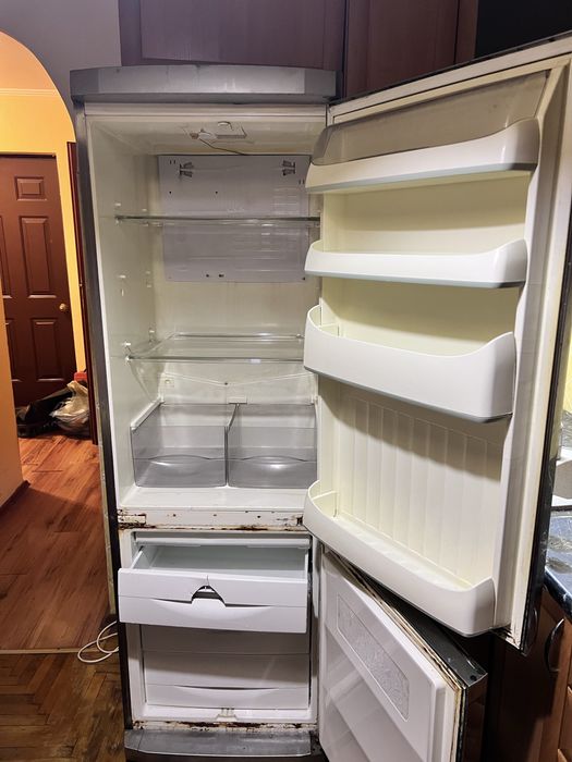 Холодильник працюючий