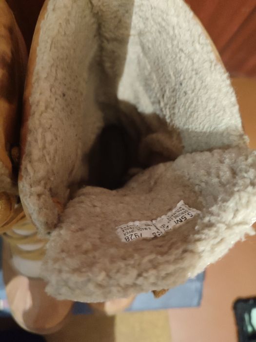 Зимові сапоги на дівчинку.