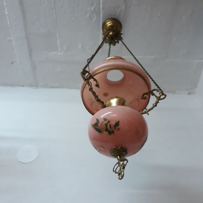 Zabytkowa mosiężna lampa a'la naftowa turecka, szklane różowe klosze