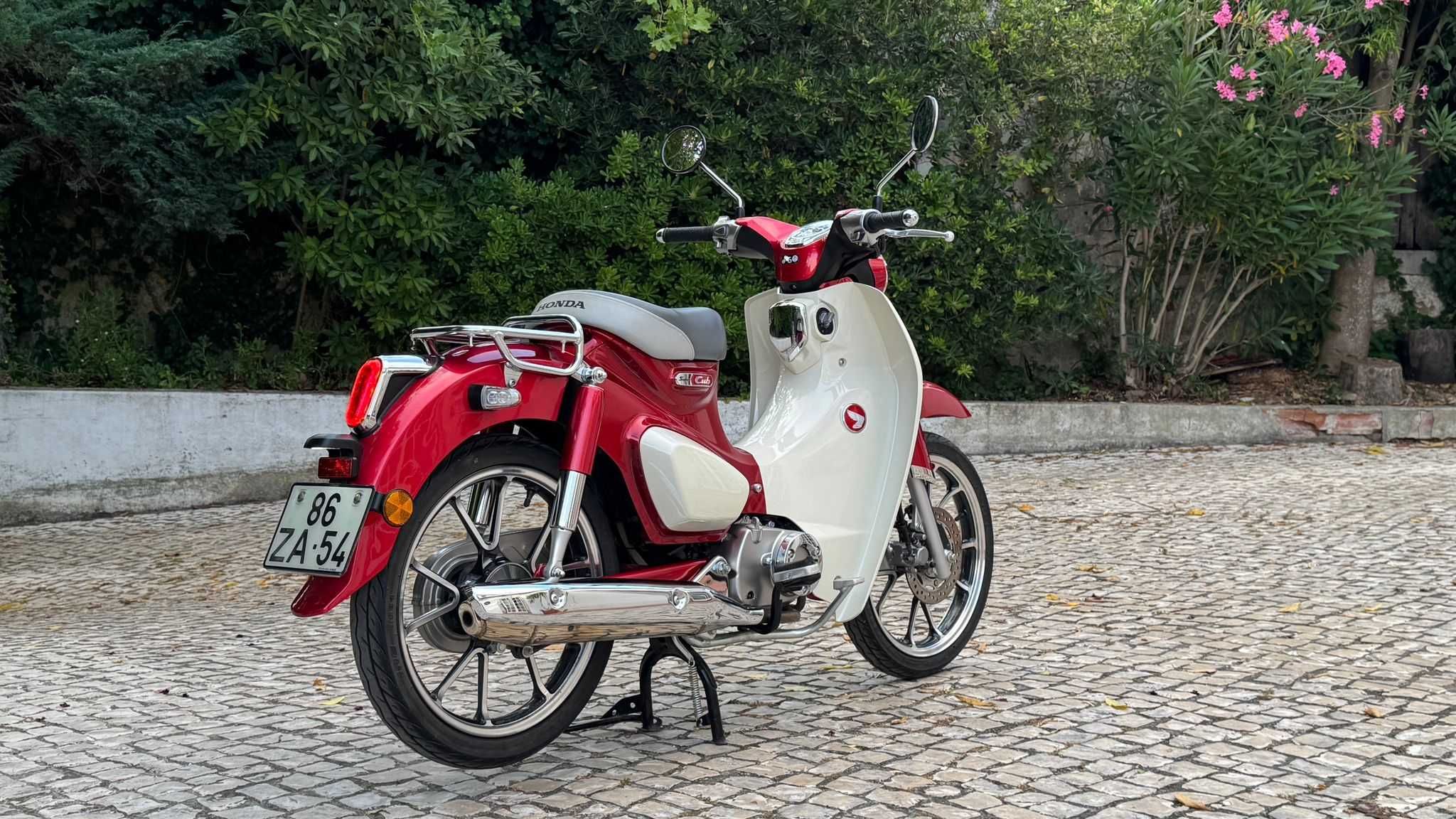 Honda Super Cub 125 com apenas 3700 km