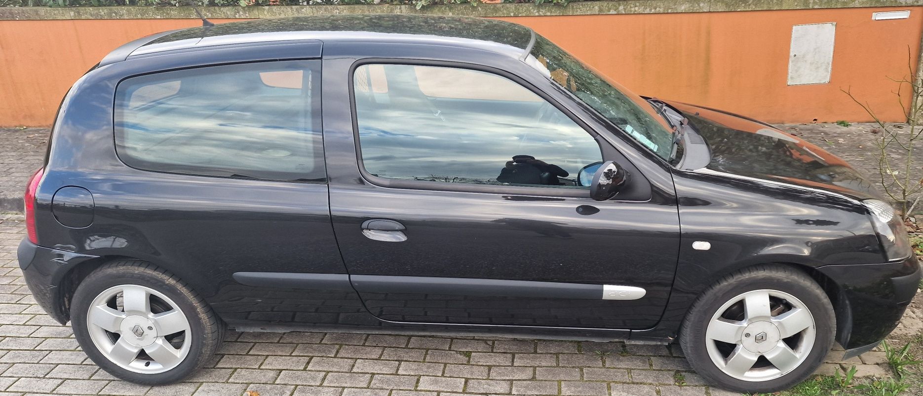 Carro Renaul Clio