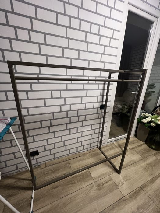 Продам чудову стійку ддя одягу