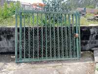 Portão de ferro em muito bom estado