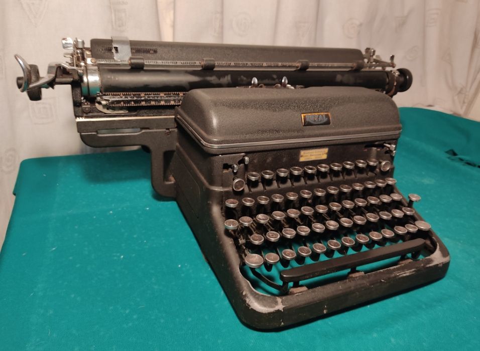 Máquina de escrever Royal carreto largo