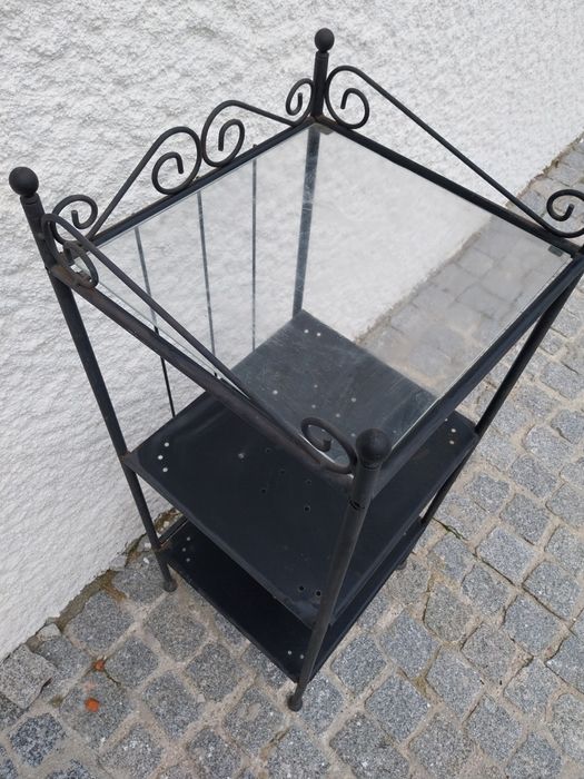 Estante metálica preta