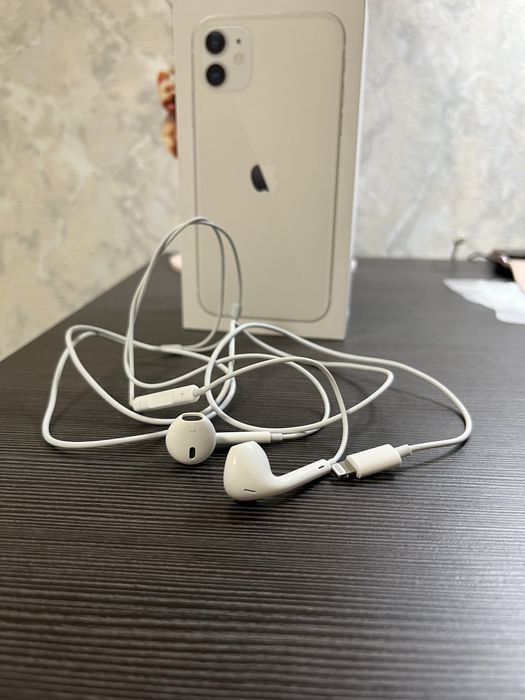 Навушники EarPods Lighting Connector