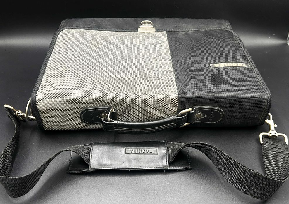 Oryginalna torba do laptopa „Toshiba” używana