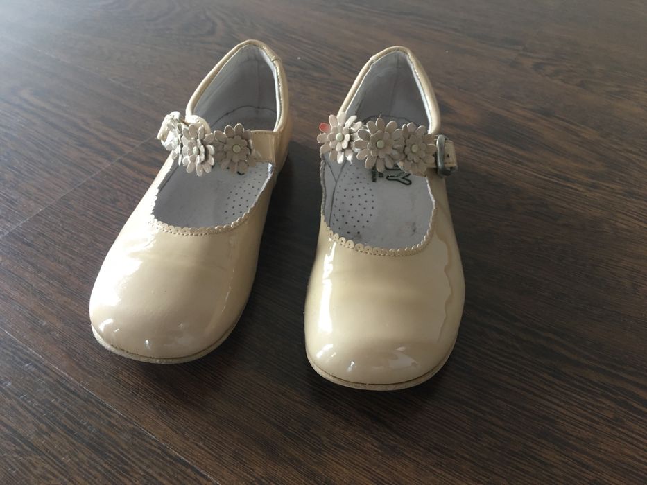 Vendo sapatos de cerimonia de menina