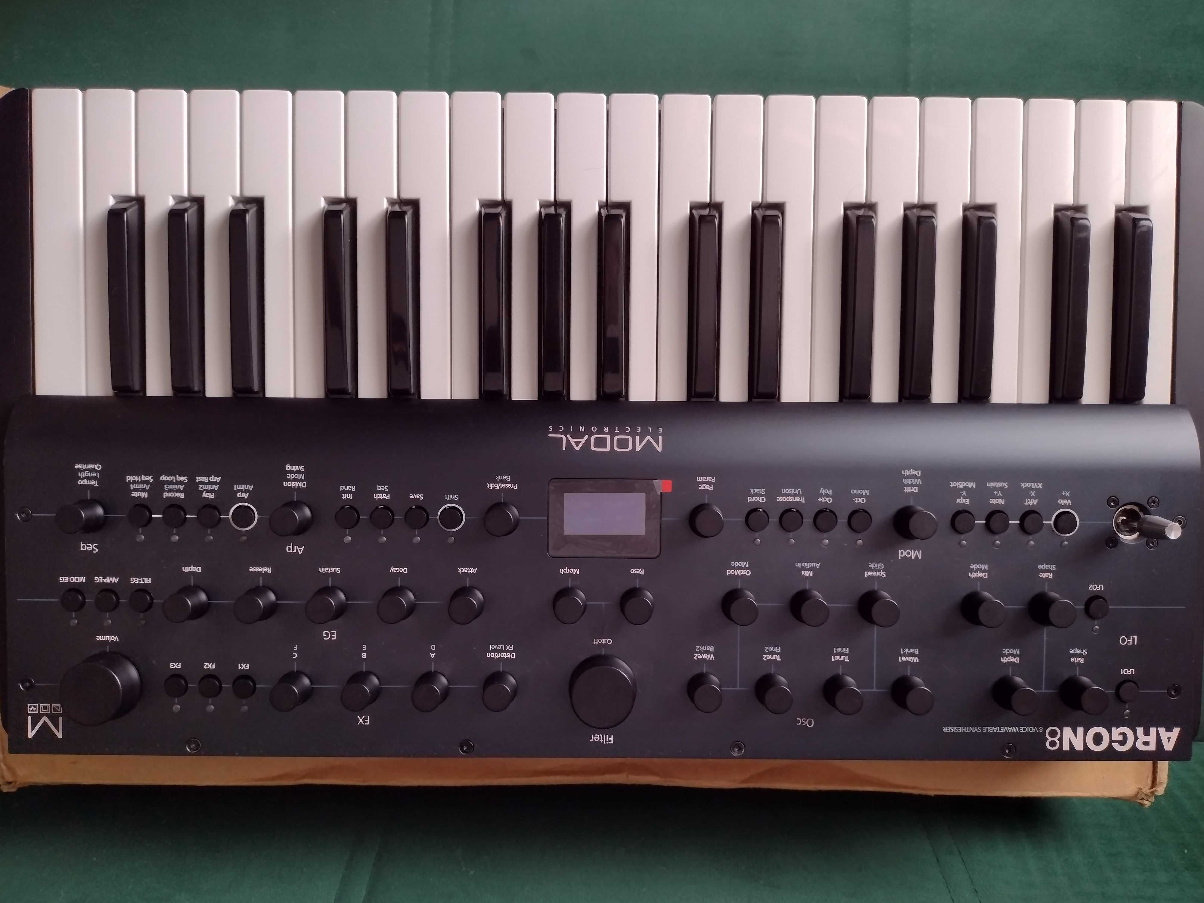 Modal Argon8 syntezator