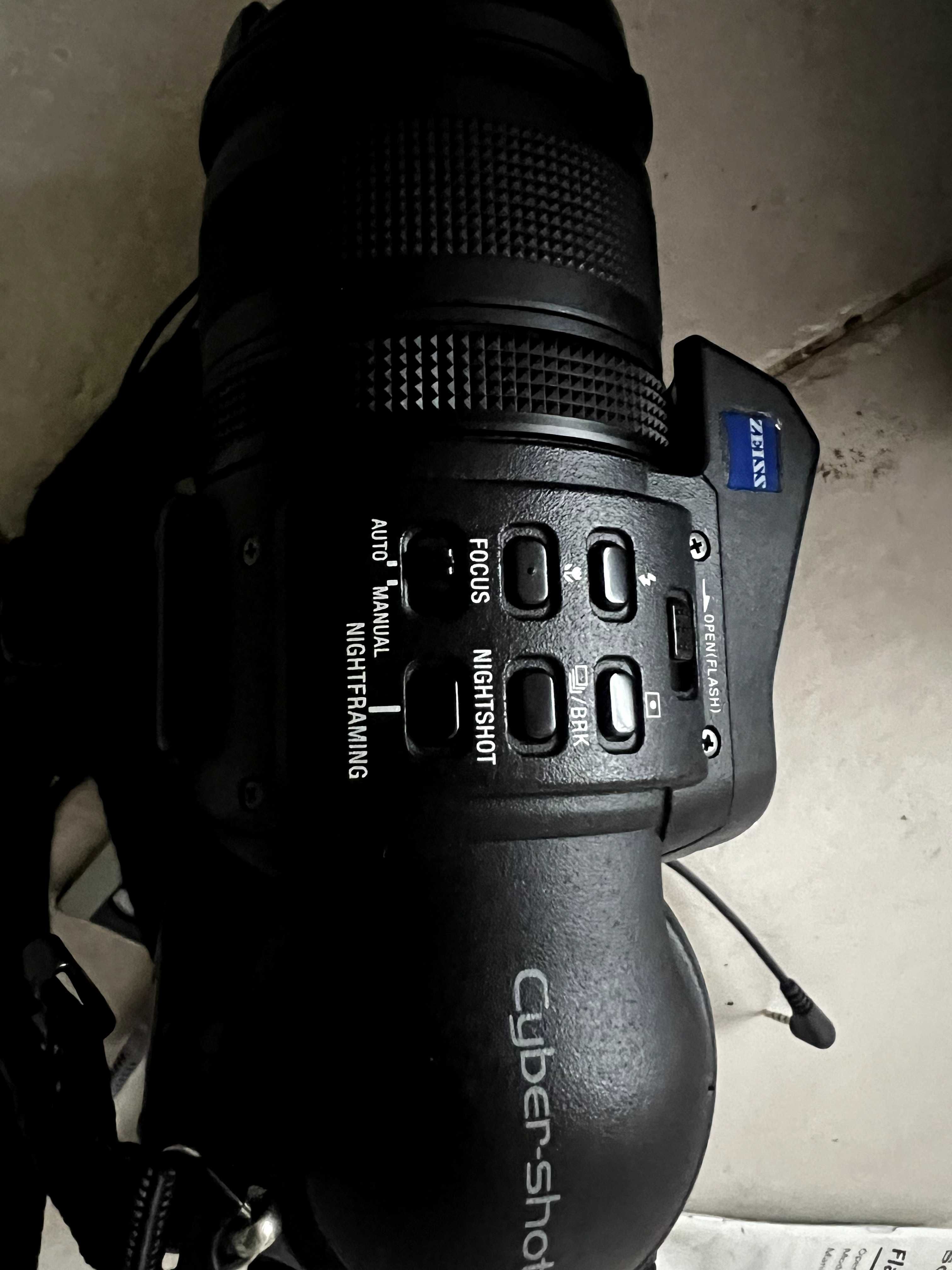 Sony Digital Still Camera – Model DSC-F282 (7.2V), Made in Japan
