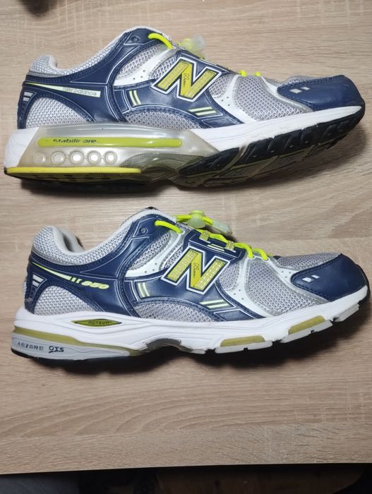 Красиві кросівки NB