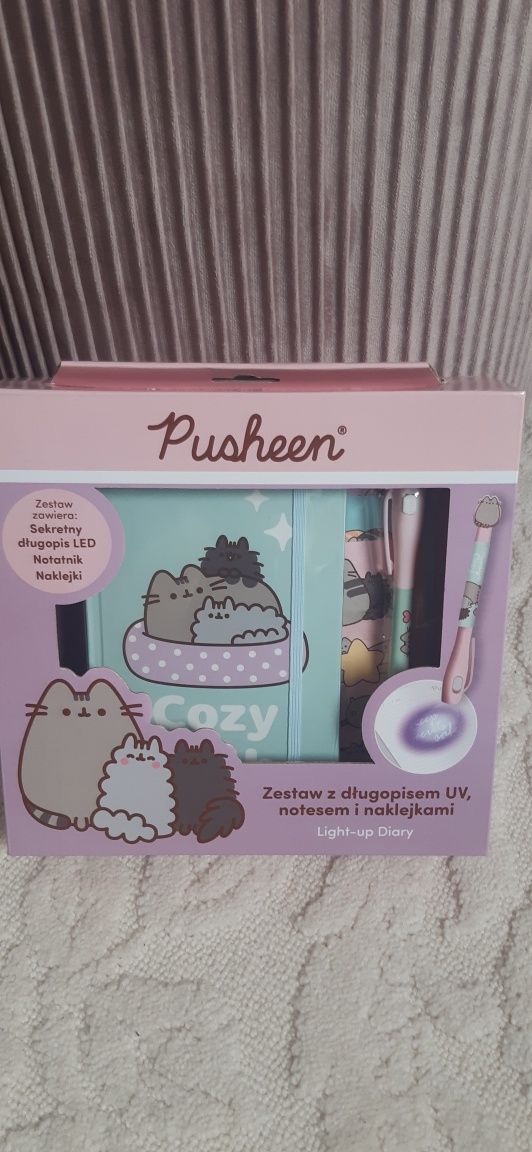 Zestaw pusheen notatnik z długopisem uv i naklejkami