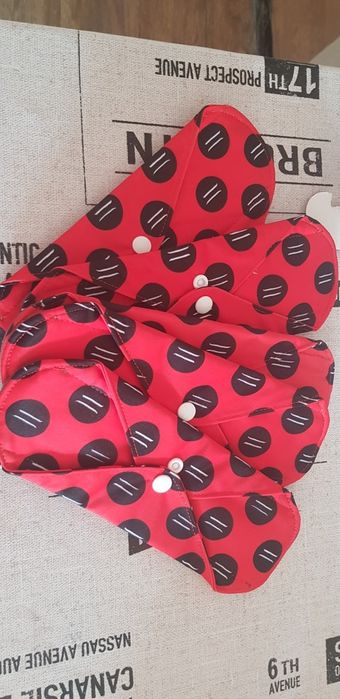 Англия многоразовые прокладки в критические дни  hey girls