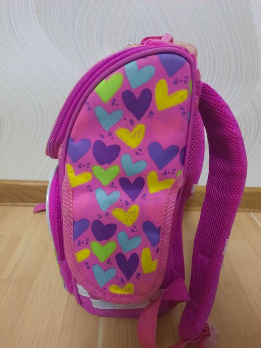 Рюкзак на дівчинку від 1 до 3 класу.